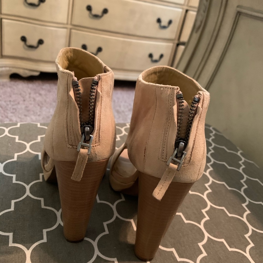 Max Adria suede Heels